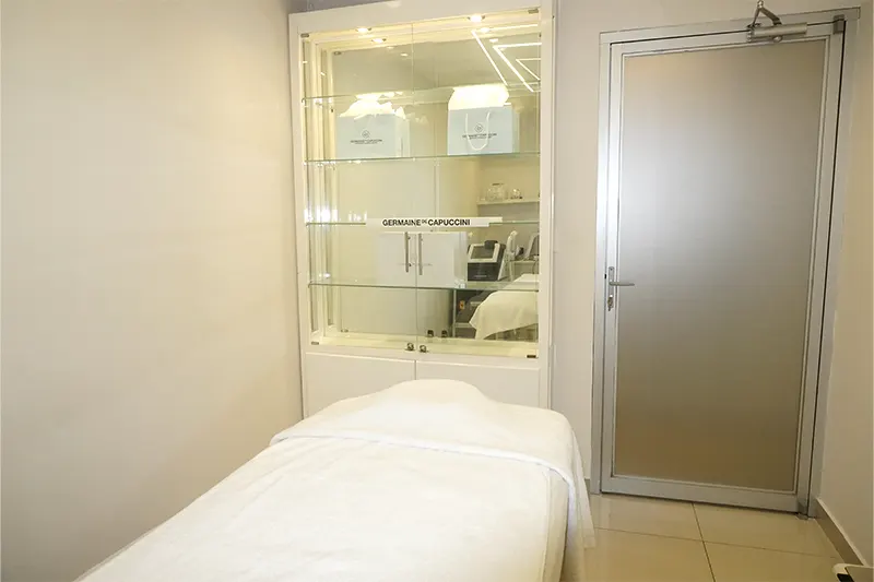 Img-DrJoseEspino-Galeria_Consultorio-1