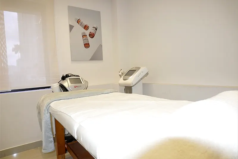 Img-DrJoseEspino-Galeria_Consultorio-2