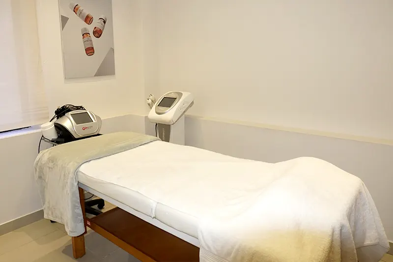 Img-DrJoseEspino-Galeria_Consultorio-3