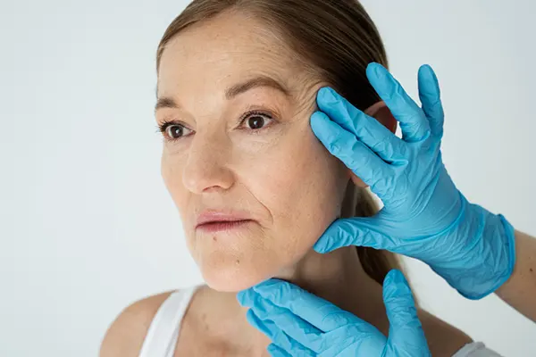 Descubrir las mejores técnicas de rejuvenecimiento facial implica comprender cómo la cirugía plástica moderna combina ciencia, experiencia médica y criterio estético para asegurar resultados naturales. Hoy existen procedimientos avanzados, seguros...